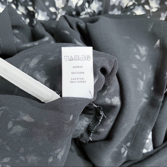 NWT LOFT Bluebell Flounce Halter Romper in Black White Floral Print Petite Small - Picture 13 of 13